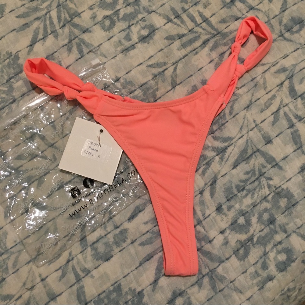 BoutineLA Twist Bottom; Peach; Size: Small
